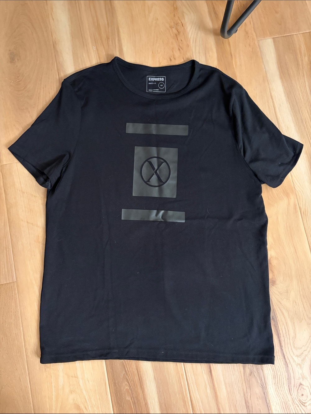 Express Men’s Black Graphic Crew Neck Tee